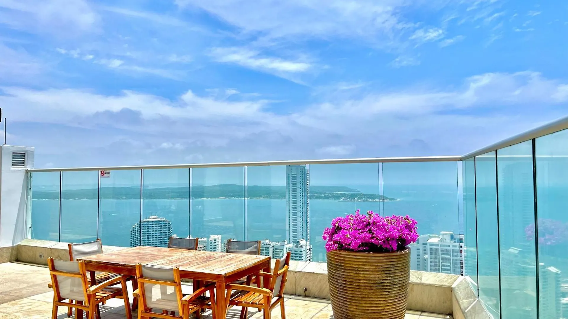 By Calamari Homes - Palmetto Beach 2504 Bocagrande Colombia